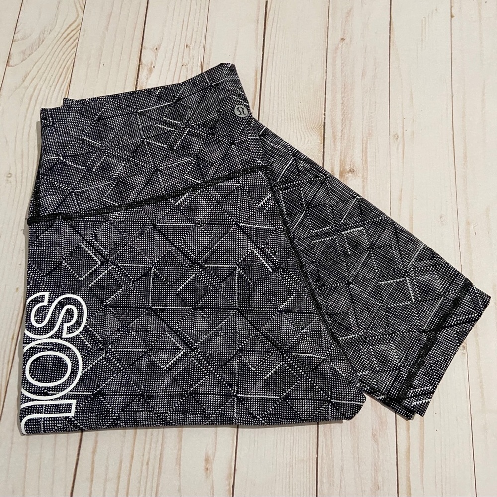 NWOT! LULULEMON Rare Soulcycle Leggings Size 10